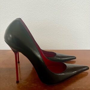 Santa Cruz size 42 pumps